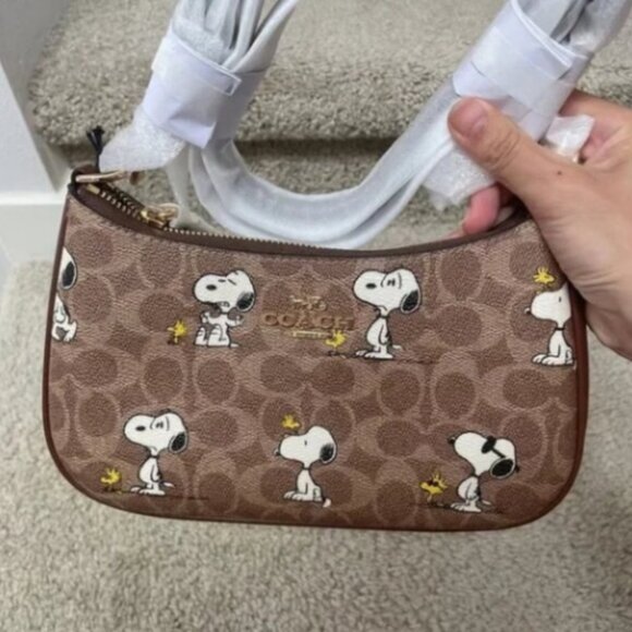 NWT Coach X Peanuts Teri Shoulder Bag In Signature Canvas With Snoopy Print - Picture 2 of 6